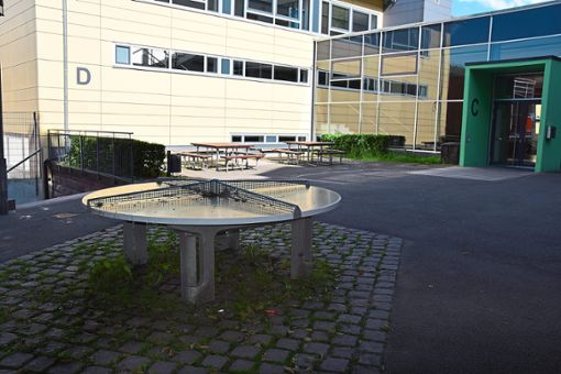 Die Tischtennisplatte auf dem Pausenhof des Hermann-Hesse-Gymnasiums soll auf Wunsch der Schüler  entfernt werden.  Foto: Calw