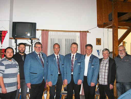 Nach den Wahlen ist der Vorstand des Männergesangvereins Liederkranz wieder vollständig.  Fotos: Stöhr Foto: Schwarzwälder Bote
