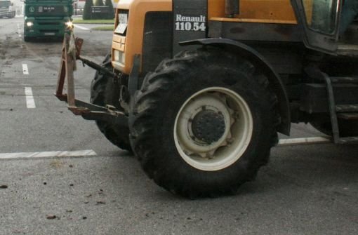 Ein von einem Traktor gezogener Maiwagen ist umgekippt. Symbolbild.  Foto: Symbolbild/dpa