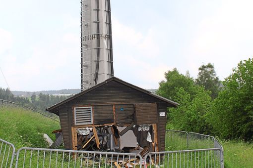 Bis Ende Juni sei der Sendeturm auf dem Altensteiger Schlossberg wieder in Betrieb, versichert die Telekom. Foto: Köncke