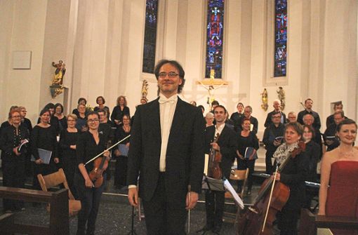 Der Orchester-Chef Dominique Sourisse aus Straßburg organisiert einen Workshop für geistliche Chormusik in Schönwald, dessen Höhepunkt ein Konzertabend in der katholischen Pfarrkirche St. Antonius bildet. Foto: Gemeinde