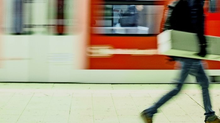 22. Juni: S-Bahn-Führerin von Mädchen geschlagen