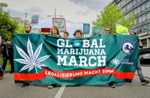 Hunderte Menschen demonstrierten am Samstag in mehreren Städten im Südwesten für die Legalisierung von Cannabis. Foto: 7aktuell.de/Andreas Friedrichs