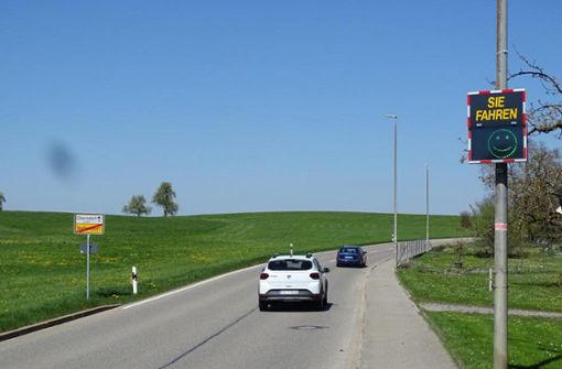 Mit einer eigenen Tempo-Anzeige will man in Beffendorf die Verkehrssituation in den Griff zu bekommen. Foto: Schönfelder