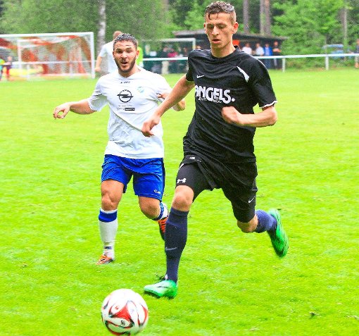Luka Kravoscanec (rechts) soll am Samstag im Spiel gegen den VfB Neckarrems den Platz von Tilo Renz einnehmen. Foto: Kraushaar Foto: Schwarzwälder-Bote