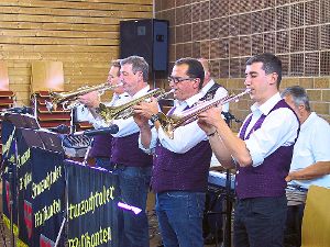 Die Stunzachtaler Musikanten des Musikvereins Heiligenzimmern haben das Kirbefest eröffnet. Foto: May Foto: Schwarzwälder-Bote