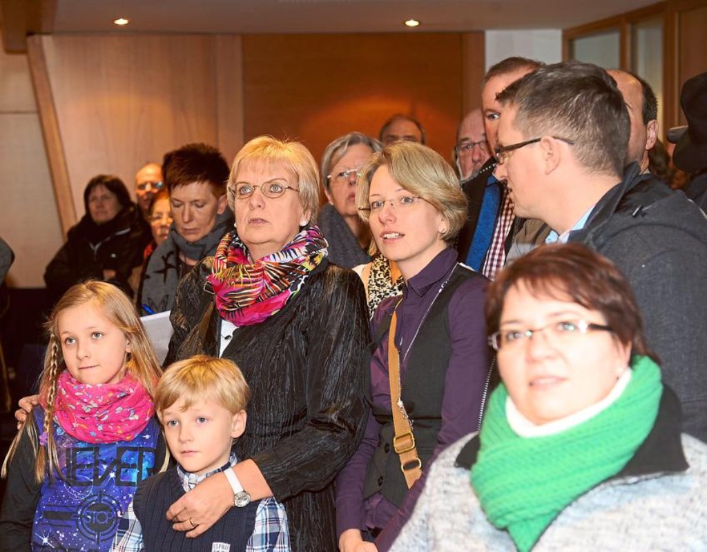 Gebannt verfolgten Schömberger Bürger die Auszählung der Stimmen. Foto: Fritsch