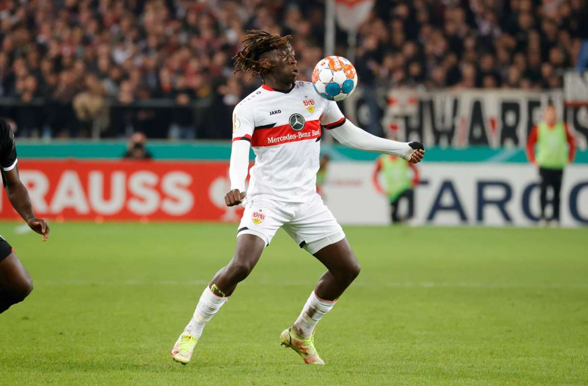 Brust raus und ran an den Ball: Tanguy Coulibaly hat beim VfB Stuttgart offenbar seinen Schwung verloren. Foto: Baumann/Volker Müller