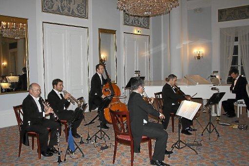 Die Stuttgarter Saloniker haben die Konzertgäste im Residenzsaal auf eine musikalische Zeitreise mitgenommen. Foto: Schürner Foto: Schwarzwälder-Bote