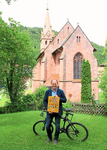 Pfarrer Ulrich Hilzinger aus Höfen fährt gerne Fahrrad und macht sich auch dieses Jahr als Pilger auf den Enztalradweg. Foto: Gegenheimer Foto: Schwarzwälder-Bote