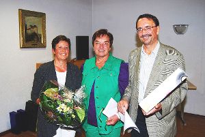 Herausragende Ehrungen: Die stellvertretende Vorsitzende Rita Knobel (Mitte) ehrt Gabriele Bopp (links) und Manfred Bopp (rechts).   Foto: Born Foto: Schwarzwälder-Bote