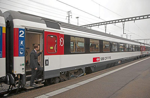 Intercity-Züge der SBB mit meist modernisierten Wagen fahren auf der Gäubahn als Ersatz für die fehlenden ICE-Neigetechnikzüge der Deutschen Bahn. Foto: SBB