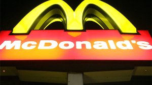 Maskierter überfällt McDonald's