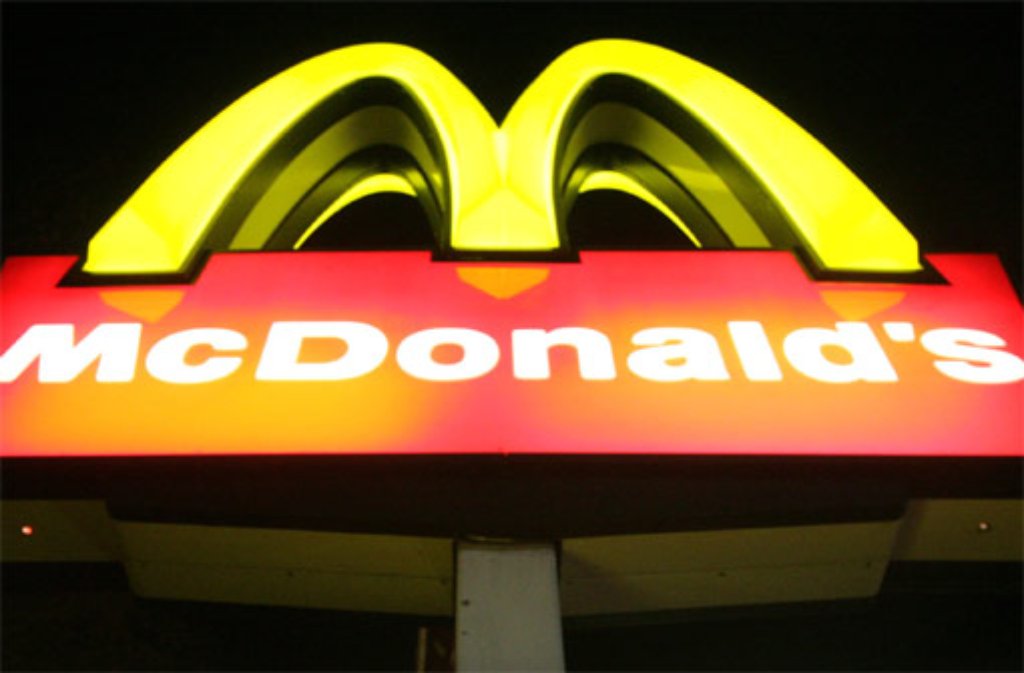 Ein Maskierter hat die McDonalds-Filiale in Horb überfallen. Der Täter bedrohte den Angestellten mit einer Pistole und erbeutete Bargeld. Zum Artikel