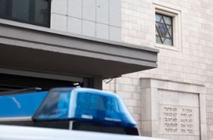 Der israelische Botschafter Jeremy Issacharoff drängt auf mehr Sicherheit für Juden und Jüdinnen in Deutschland. (Archivbild) Foto: dpa/Gregor Bauernfeind