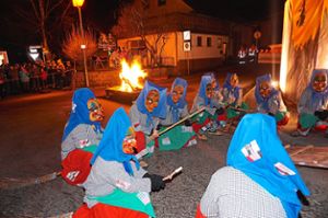 Mit dem Feuer der Taborhexen wird die Fastnacht in Dittishausen eröffnet.    Foto: Bächle Foto: Schwarzwälder Bote