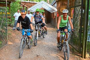 Zahlreiche Wanderer und Radfahrer zog es trotz der Hitze zum Waldfest des Schwarzwaldvereins Gechingen.  Foto: Bausch Foto: Schwarzwälder-Bote