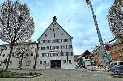 Der Regionalverband des Vereins „Stadtbild Deutschland“ spricht sich für den Erhalt des Schömberger Rathauses aus. Foto: Gomez-Kinderknecht