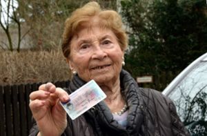 Irgendwann kommt für jeden Senioren die Zeit, den Führerschein abzugeben. Foto: dpa