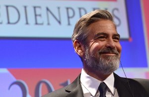 Oscar-Preisträger George Clooney  erhält in Baden-Baden den Deutschen Medienpreis für seinen Einsatz als Friedensaktivist. In unserer Fotostrecke gibt es mehr Bilder vom Abend und Clooney. Foto: dpa