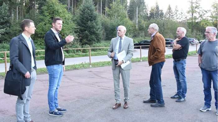 Königsfelder Bürgermeister schimpft über Bauunternehmen