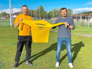 Franz Schadt (rechts) und Maurice Ayasse wollen den TSV Neuhengstett zurück in die Kreisliga A führen. Foto: Kraushaar
