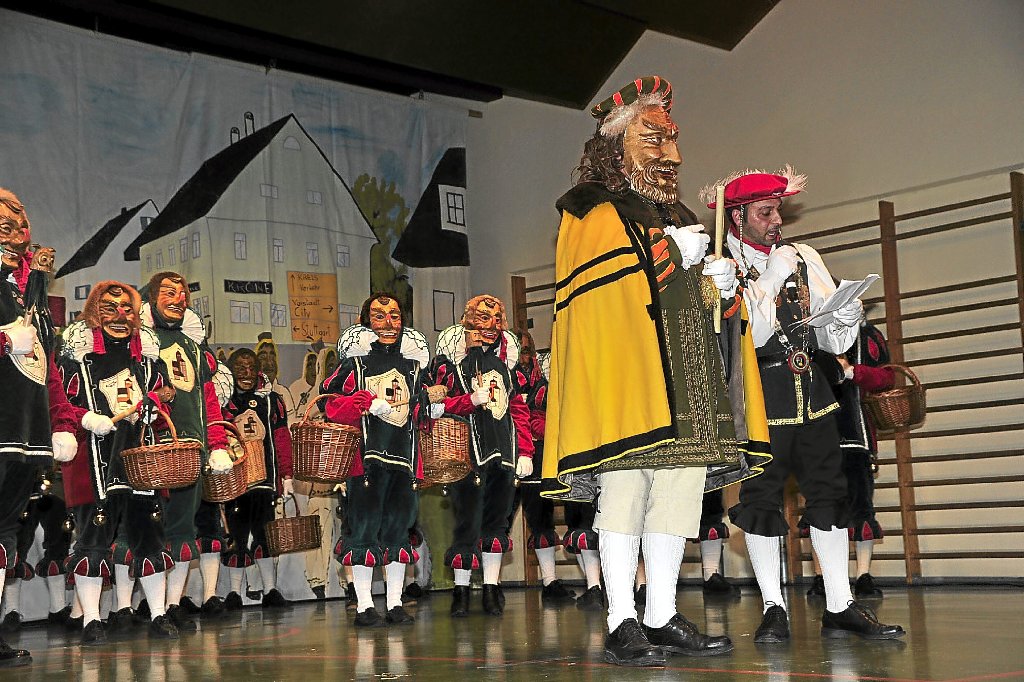 Premiere feiert die neue kleine Garde der Villingendorfer Narrenzunft beim Brauchtumsabend.