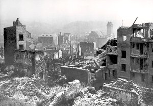 Am 23. Februar 1945 wurde bei einem Luftangriff die gesamte Pforzheimer Innenstadt zerstört. Etwa 18 .000 Menschen kamen dabei ums Leben. Foto: Archiv