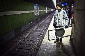Offene Schranke in der S-Bahn-Haltestelle: beinahe wäre Daniel Hanke in den Tunnel gelaufen. Foto: Peter Petsch