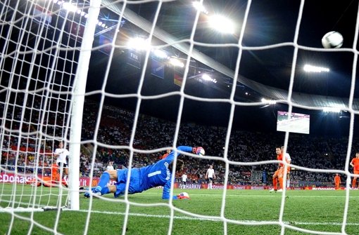 Der zweite Treffer von Mario Gomez gegen die Niederlande. Foto: dapd