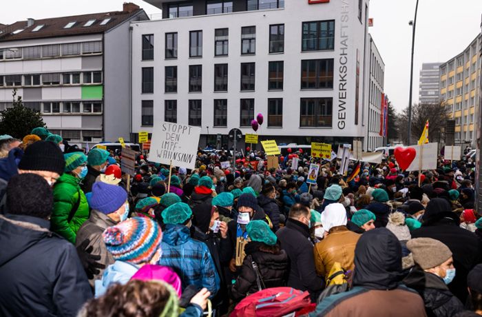 Wochenende in Baden-Württemberg: Etwa 24.000 Menschen protestieren gegen die Corona-Politik