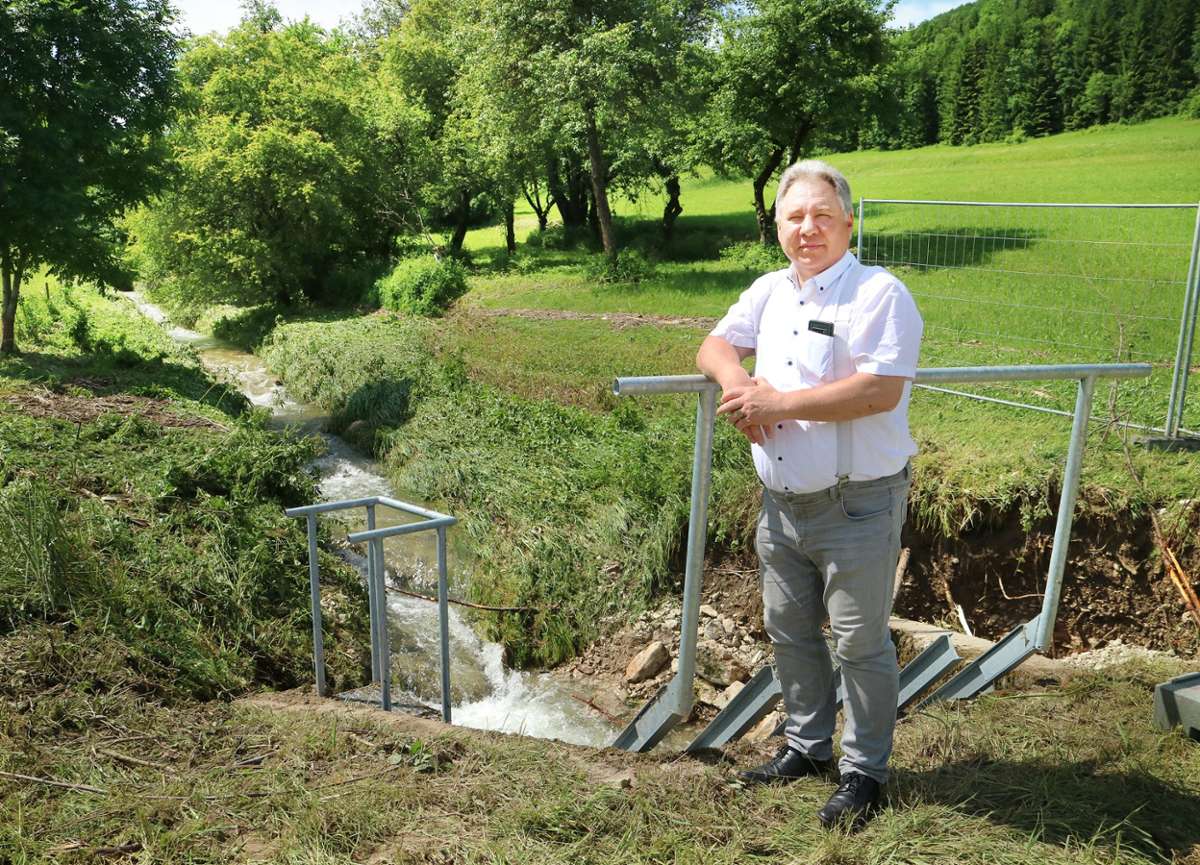 Lautlingens Ortsvorsteher Heiko-Peter Müelle hält das Hochwasserschutzkonzept von 2014 für wirkungslos. Am Montagabend ist der Meßstetter Talbach über das Ufer getreten und hat Keller und Garagen geflutet – wie so oft.