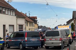 Ein Mann hat am Freitag im Stadtteil Klarenthal einen Polizisten angeschossen und schwer verletzt. Foto: dpa/Katja Sponholz