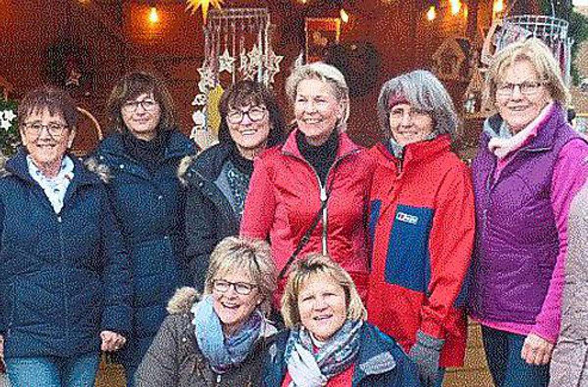 Jahrzehntelang hat das Bastelteam der SG Busenweiler-Römlinsdorf Kreatives auf dem Nikolausmarkt in Peterzell für den guten Zweck verkauft. Foto: Turnerfrauen