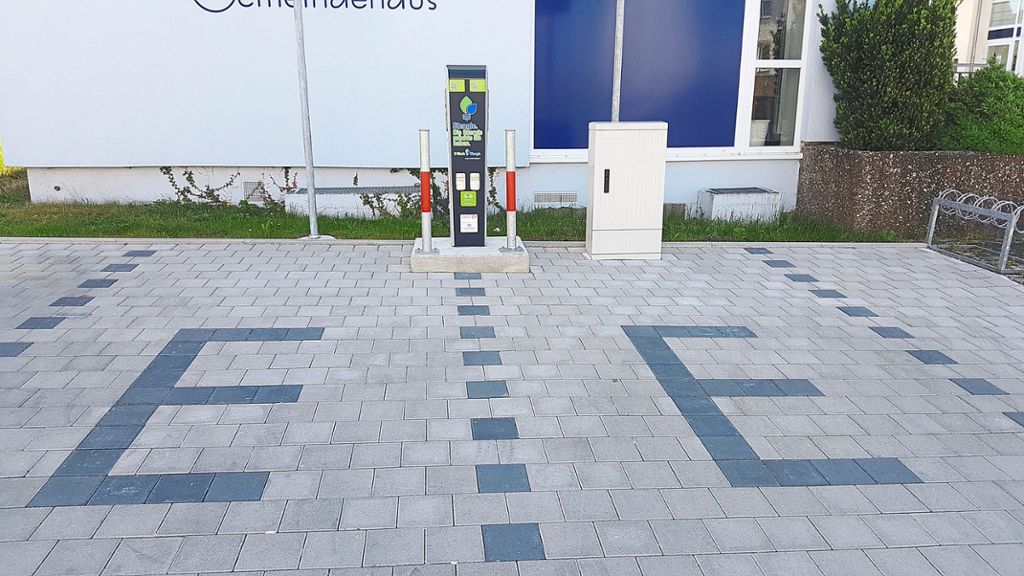 Noch wird die E-Ladestation in Rangendingen am Rathaus selten genutzt.Foto: Beiter Foto: Schwarzwälder Bote