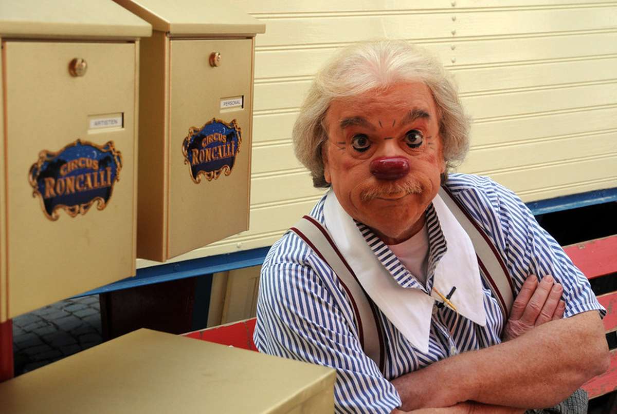 Bernhard Paul (75) ist Gründer und Direktor vom Circus Roncalli. Bald will er auch wieder als Clown Zippo in der Manege stehen. Foto: Circus Roncalli
