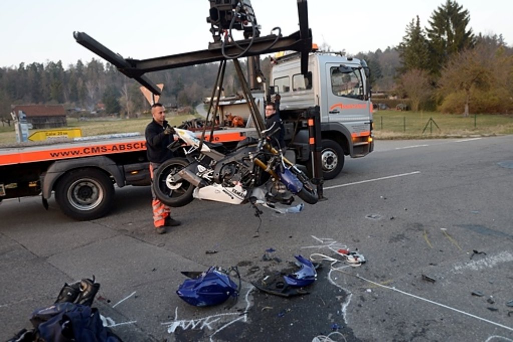 Sehr schwerer Motorrad-Unfall bei Magstadt - Fahrer in Lebensgefahr