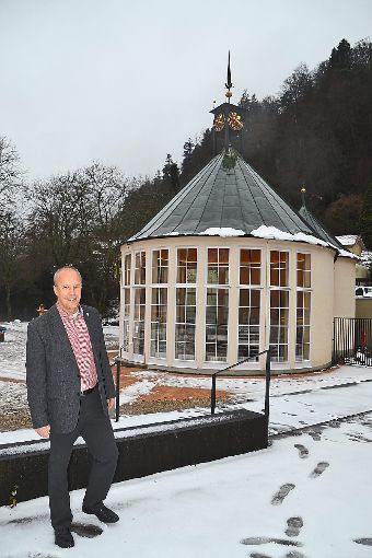 Für Bad Liebenzells Bürgermeister Dietmar Fischer nimmt die generalsanierte historische Trinkhalle im Kurpark eine zentrale Rolle bei der touristischen Entwicklung der Stadt ein.  Foto: Kunert