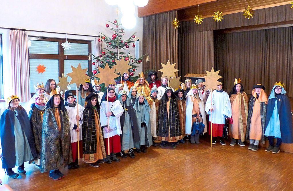 In Seelbach und Wittelbach machten sich gut 30 Kinder und Jugendliche auf, um als Heilige Drei Könige verkleidet für einen guten Zweck zu sammeln.  Foto: Vögele