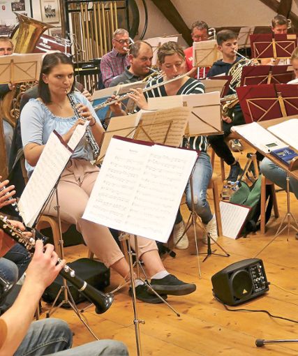 Die Musiker bereiten sich intensiv auf ihr Doppelkonzert am 3. November in der Aubachhalle vor.  Foto: Bombardi Foto: Schwarzwälder Bote