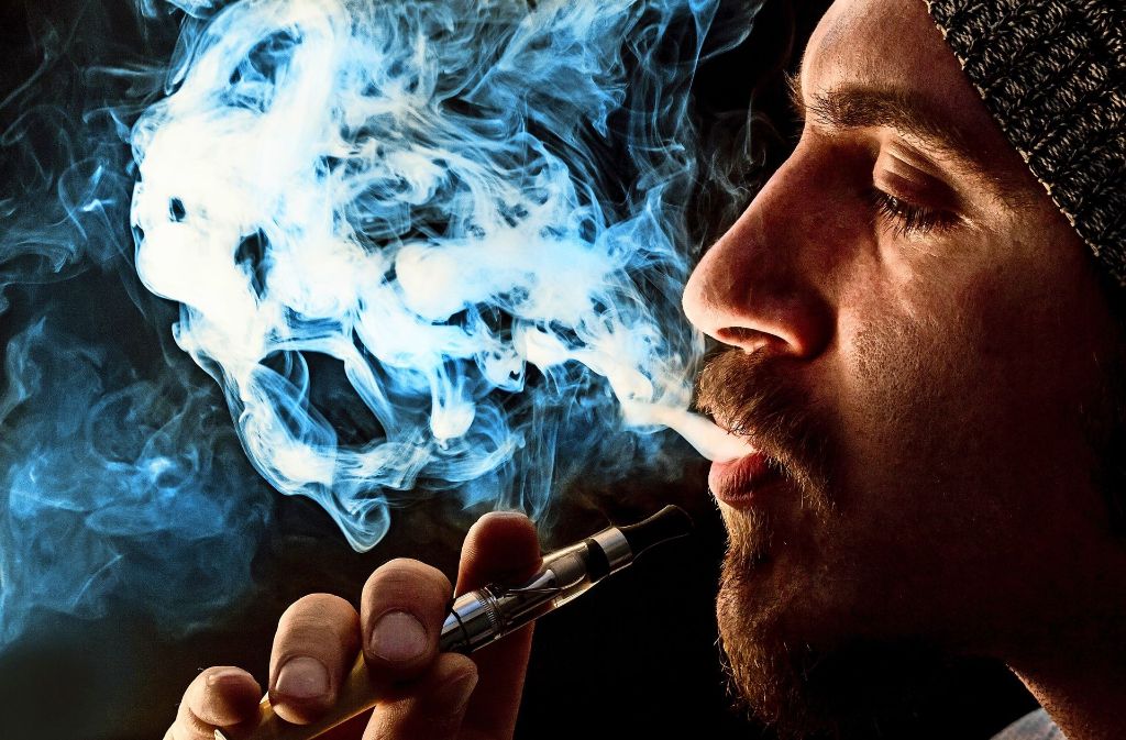 Am besten, man raucht überhaupt nicht. Wenn es denn sein muss, scheinen E-Zigaretten etwas weniger schädlich zu sein als herkömmliche Rauchwaren.Foto:Fotolia/Ezume Images Foto:  