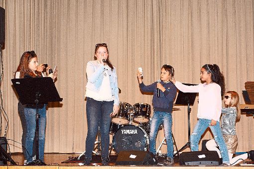 Im Rampenlicht: die jungen Stars der Musik- und Kunstschule aus der Gesangsklasse von Lisa Livingston Foto: Miller Foto: Schwarzwälder-Bote