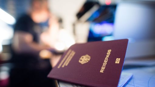 Eine Einbürgerung ist seit Kurzem bereits nach einem Aufenthalt von fünf statt acht Jahren möglich. Foto: dpa/Matthias Balk