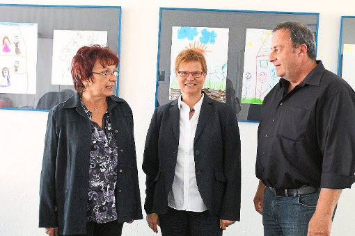 Die neue Leiterin der Beratungsstelle, Anna Krieb (Mitte), mit Geschäftsführerin Edith Münch und Lothar Frey. Foto: Schwarzwälder-Bote
