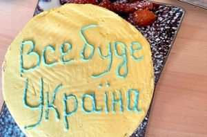 Der leckere Kuchen soll Hoffnung auf eine bessere Zukunft für die Ukraine machen. Foto: Bender