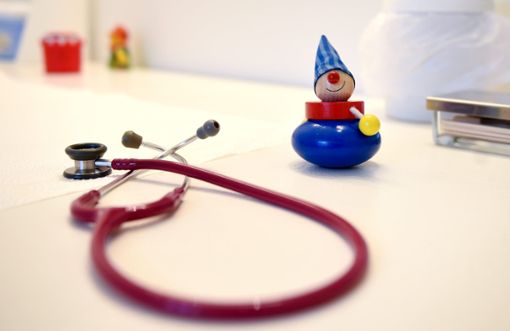 Glücklich schätzen dürfen sich Kinder, die einen Kinderarzt gefunden haben. Foto: Britta Pedersen/dpa