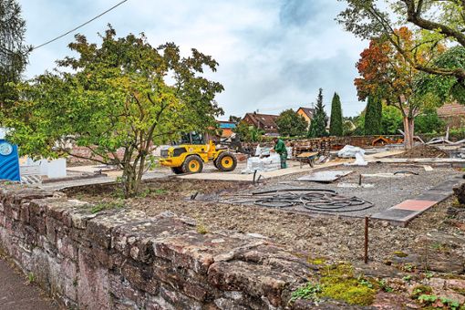 Die Arbeiten auf dem Waldenserfriedhof in Neuhengstett sollen noch in diesem Herbst abgeschlossen werden. Foto: Fritsch