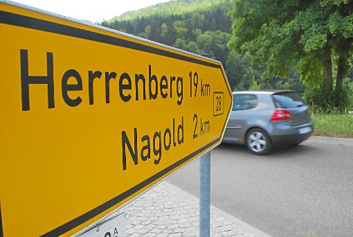 Landrat  Riegger setzt sich weiter dafür ein, dass die B 28 zwischen Herrenberg und Altensteig Bundesstraße bleibt. Foto: Bernklau Foto: Schwarzwälder-Bote