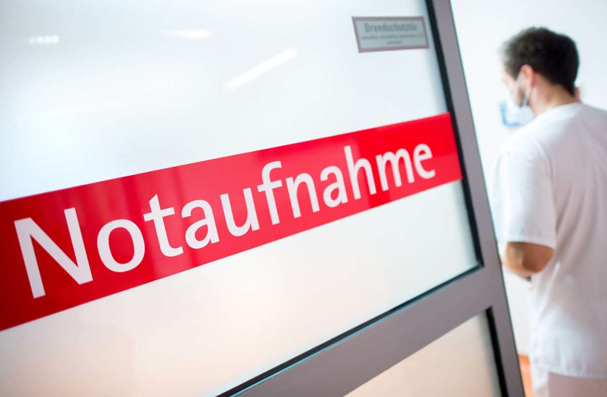 Mit Behandlung unzufrieden: 17-Jähriger prügelt in Albstadt auf Arzt ein