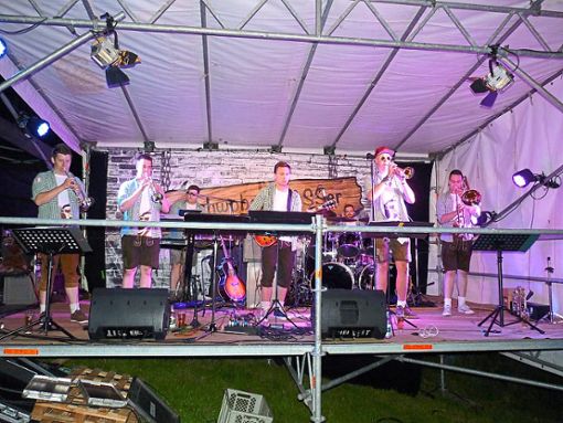 Die Band d’ Schwobe-Brasser sorgte beim Weizenbierfest für Stimmung. Foto: Schlemmer Foto: Schwarzwälder Bote